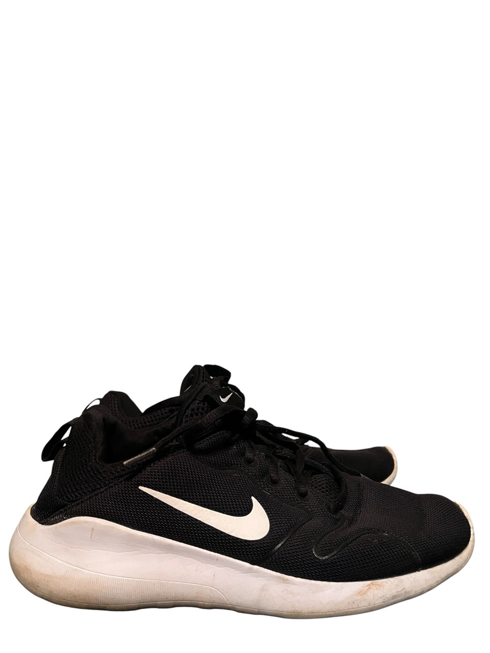 Nike Women’s size 8 Black and White Low-Top Sneakers